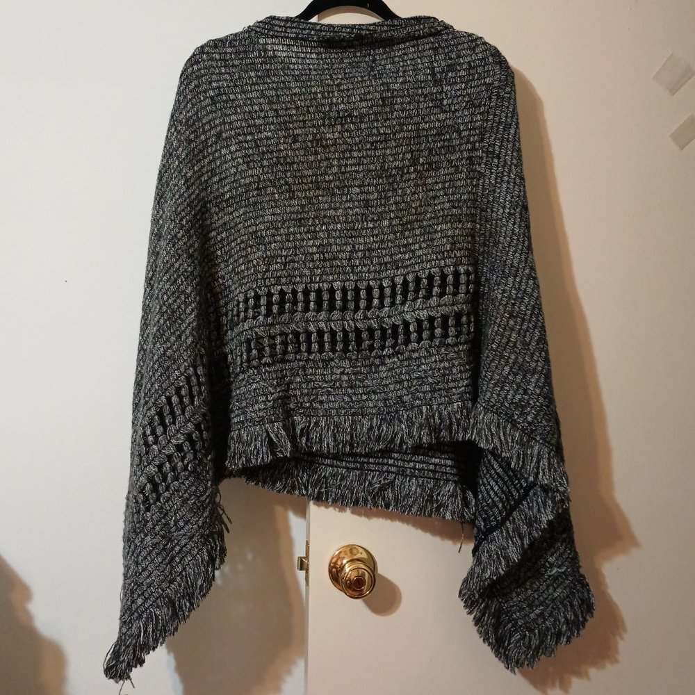 NWT ~ Two-Tone Gray & Black Weave Knit Poncho by L.I.B. New York - Picture 2 of 4